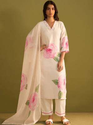Women floral printed regular sequinned linen kurta with trousers & with dupatta 1