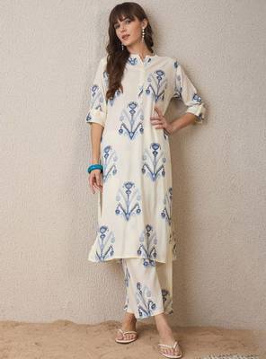 Women printed regular kurta with trousers 1
