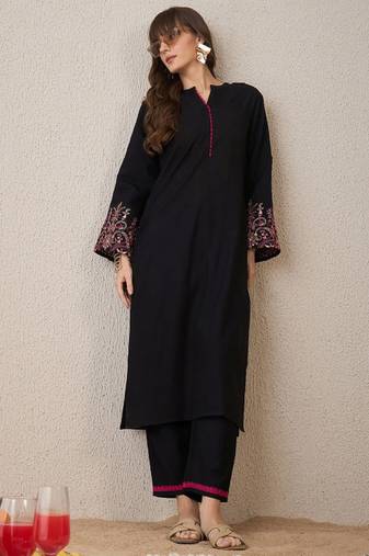 Mandarin collar flared sleeves thread work straight kurta with trouser