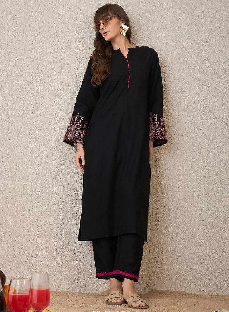 Mandarin collar flared sleeves thread work straight kurta with trouser