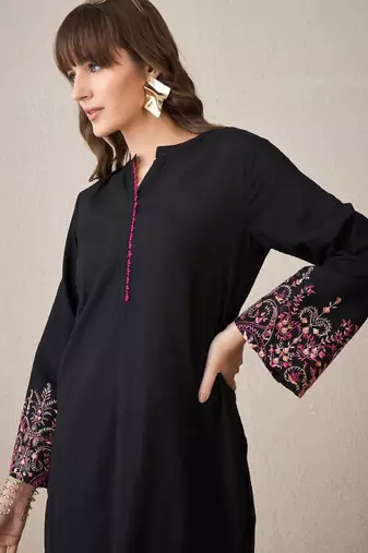 Mandarin collar flared sleeves thread work straight kurta with trouser