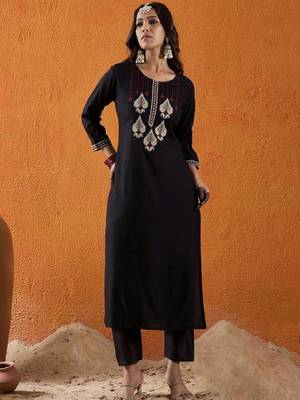 Ethnic motifs embroidered thread work straight kurta 1