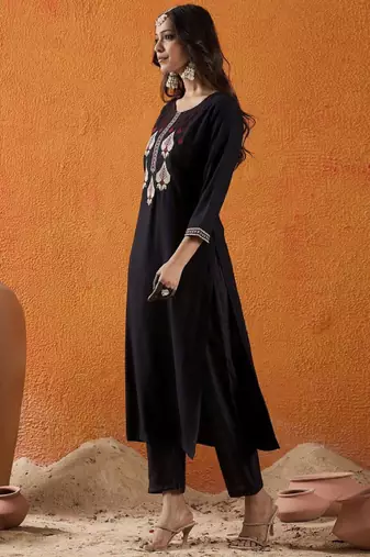 Ethnic motifs embroidered thread work straight kurta