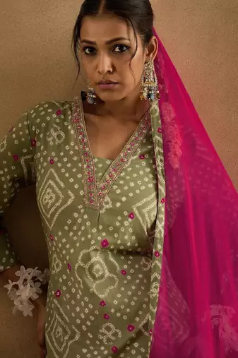 Bandhani printed pure cotton kurta with trousers & dupatta