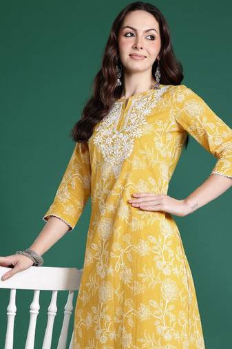 Women floral embroidered thread work kurta