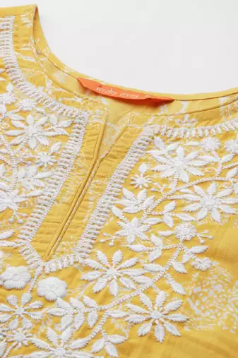 Women floral embroidered thread work kurta