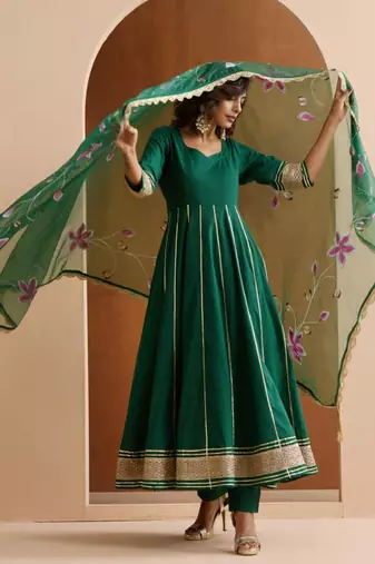 Women printed regular kurta with trousers & with dupatta