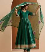Women printed regular kurta with trousers & with dupatta