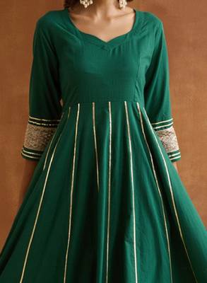 Women printed regular kurta with trousers & with dupatta 2