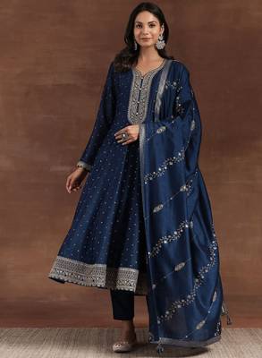 Bandhani printed panelled sequinned anarkali kurta with trousers & dupatta 2