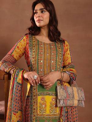 Women ethnic motifs printed regular kurta with trousers & with dupatta 2