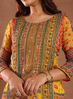 Women ethnic motifs printed regular kurta with trousers & with dupatta 3