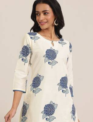 Women floral printed regular kurta with trousers & with dupatta 3