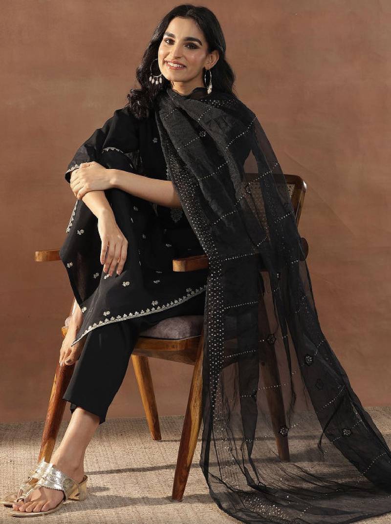 Women floral embroidered regular kurta with trousers & with dupatta