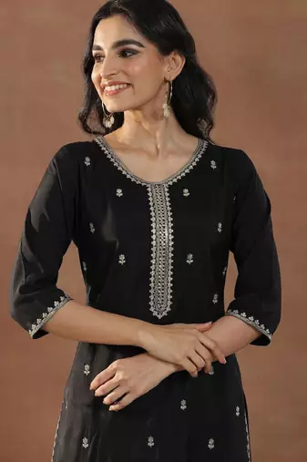 Women floral embroidered regular kurta with trousers & with dupatta