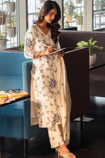 Women floral embroidered regular kurta with trousers & with dupatta
