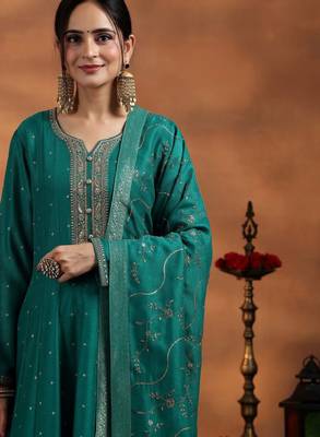 Womens green embroidered anarkali kurta with trousers & dupatta 2
