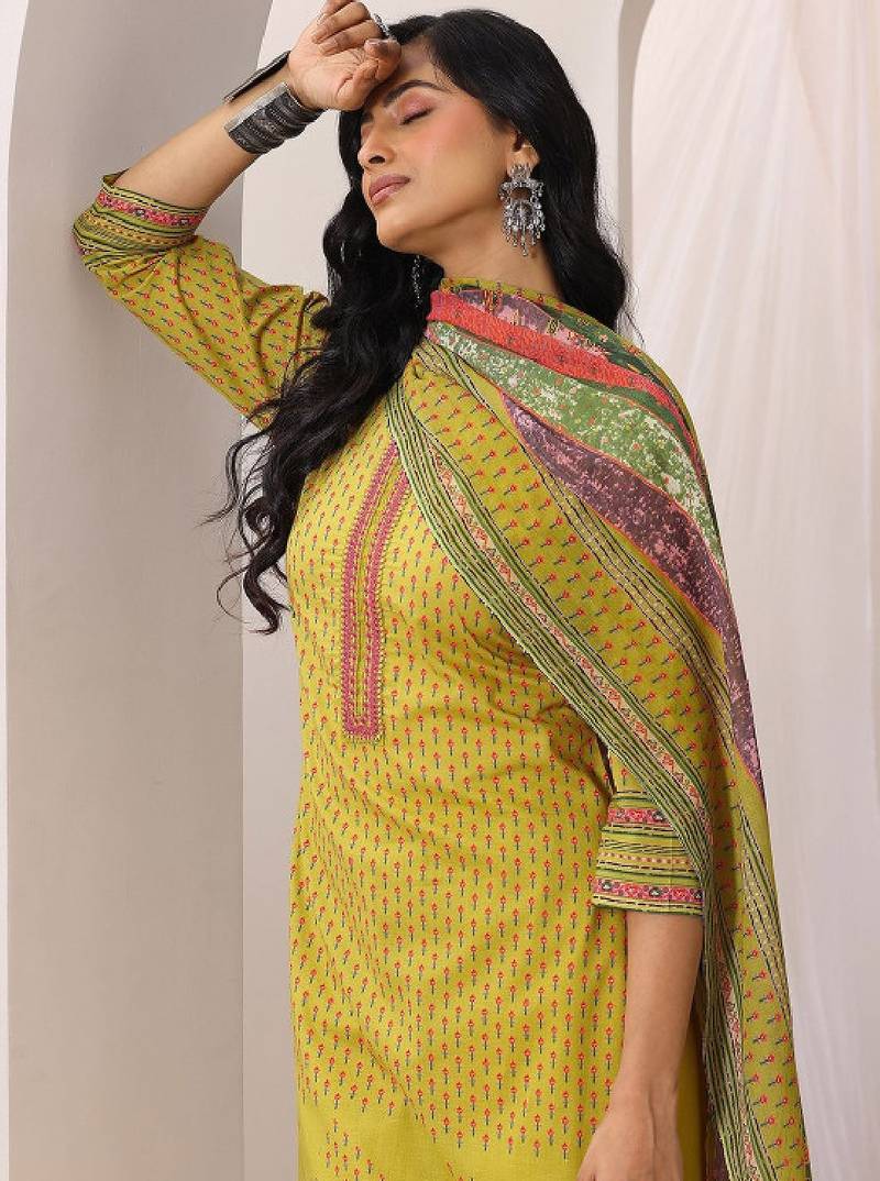 Women floral printed regular kurta with trousers & with dupatta