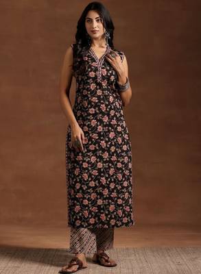 Women floral printed regular mirror work kurta with trousers 1