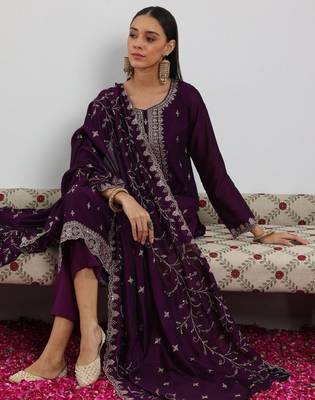 Women floral embroidered regular sequinned kurta with trousers & with dupatta 1