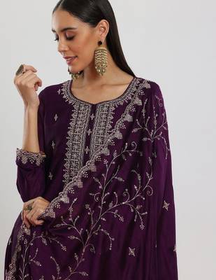 Women floral embroidered regular sequinned kurta with trousers & with dupatta 3