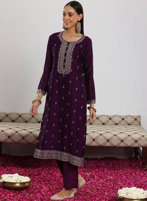 Women floral embroidered regular sequinned kurta with trousers & with dupatta 4