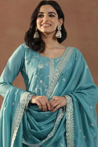 Women floral embroidered regular sequinned republic day kurta with trousers & with dupatta