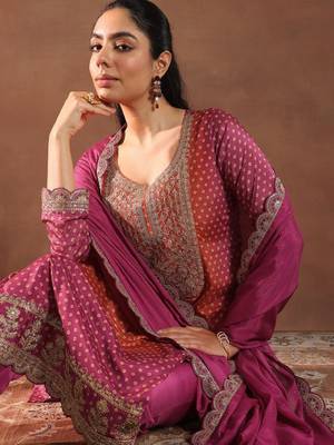 Women bandhani printed regular kurta with trousers & with dupatta 2