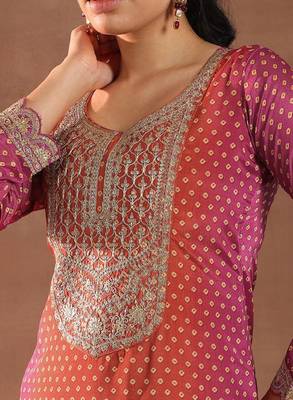 Women bandhani printed regular kurta with trousers & with dupatta 3