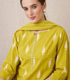 Floral printed notch neck sequinned pure cotton kurta & trousers & dupatta