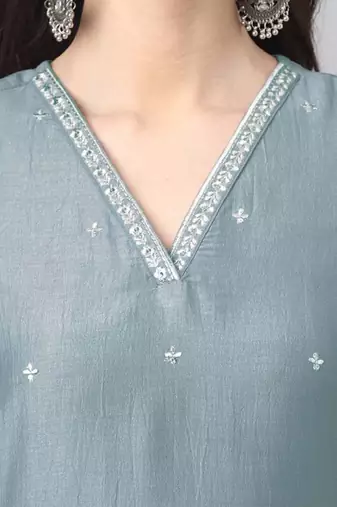 Women ethnic motifs embroidered regular kurta with trousers & with dupatta