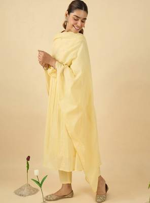 Women floral embroidered cotton kurta with trousers & dupatta 3