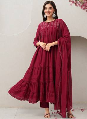 Women ethnic motifs printed cotton kurta with trousers & dupatta 1