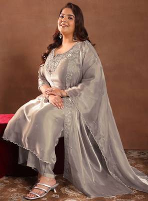 Extra love by libas plus size women floral embroidered kurta with trousers & with dupatta 1