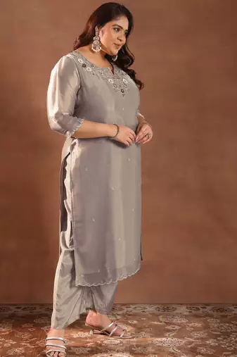 Extra love by libas plus size women floral embroidered kurta with trousers & with dupatta