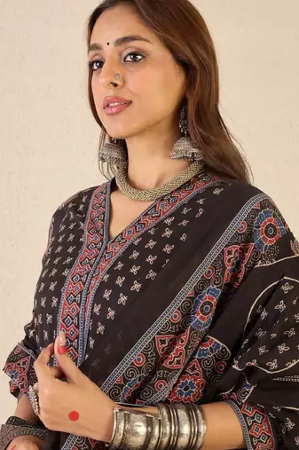 Floral printed v-neck pure cotton straight kurta with trousers & dupatta