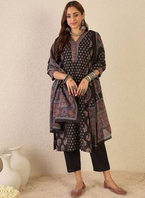 Floral printed v-neck pure cotton straight kurta with trousers & dupatta 3