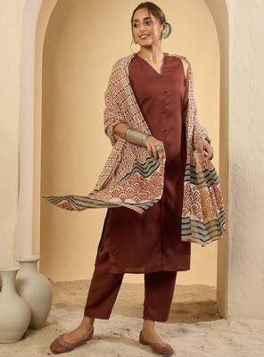 Women regular kurta with trousers & dupatta 3