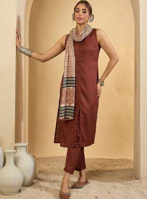 Women regular kurta with trousers & dupatta 1