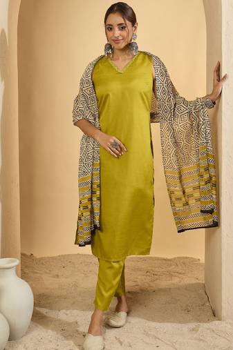 Sleeveless v-neck straight kurta with trousers & dupatta