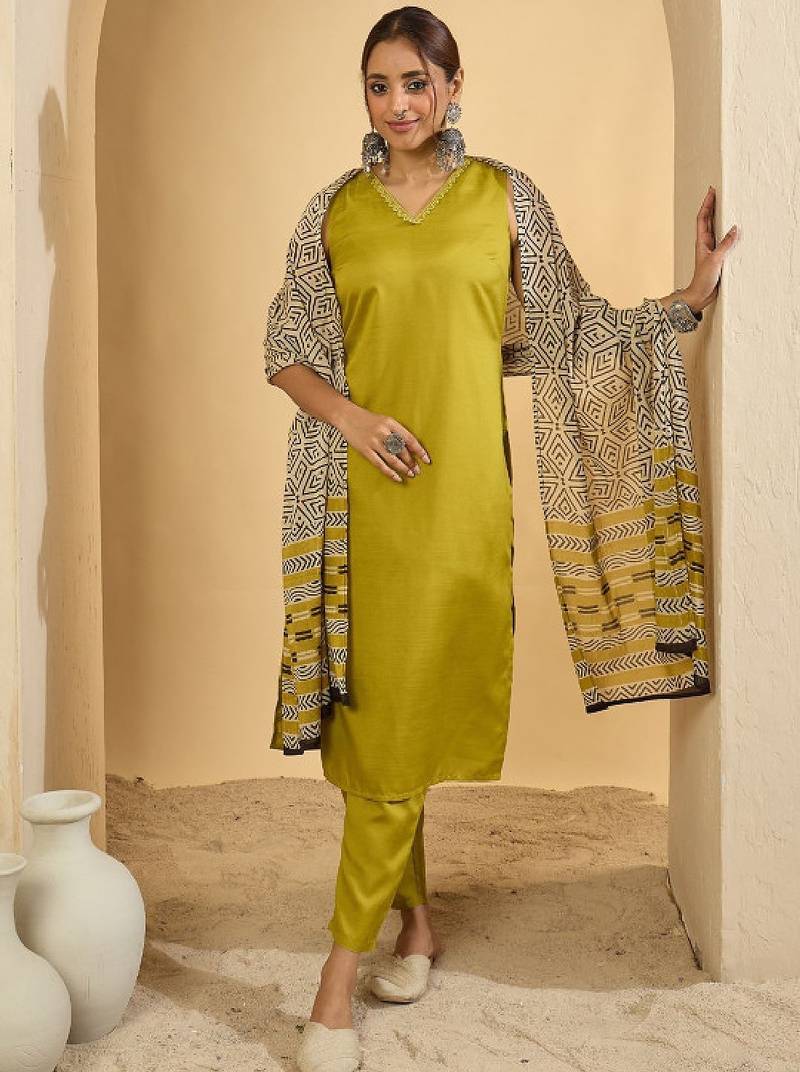 Sleeveless v-neck straight kurta with trousers & dupatta