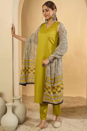 Sleeveless v-neck straight kurta with trousers & dupatta