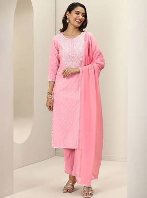 Women floral embroidered kurta with trousers & dupatta 2