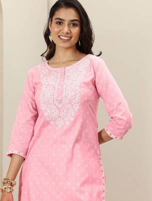 Women floral embroidered kurta with trousers & dupatta 3
