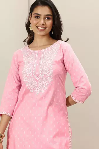 Women floral embroidered kurta with trousers & dupatta