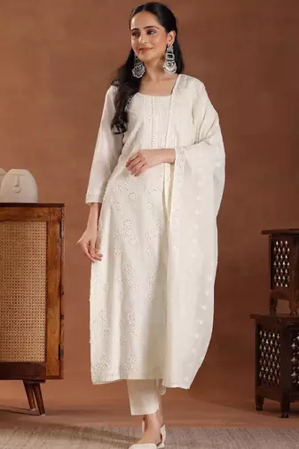Women floral embroidered kurta with trousers & dupatta