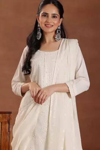 Women floral embroidered kurta with trousers & dupatta