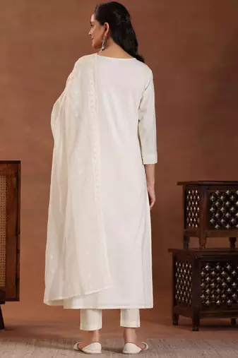 Women floral embroidered kurta with trousers & dupatta