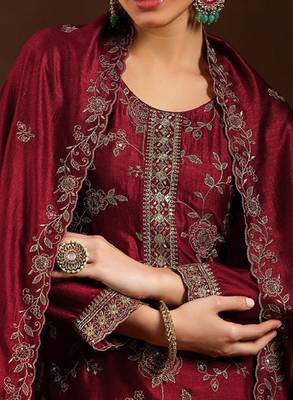 Women ethnic motifs embroidered regular sequinned kurta with trousers & dupatta 2