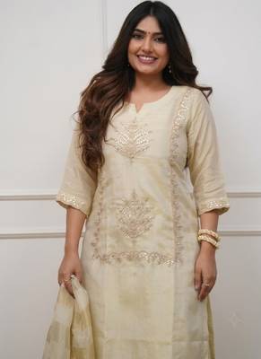 Cream chinon embroidered kurta pant set with jacquard dupatta 3